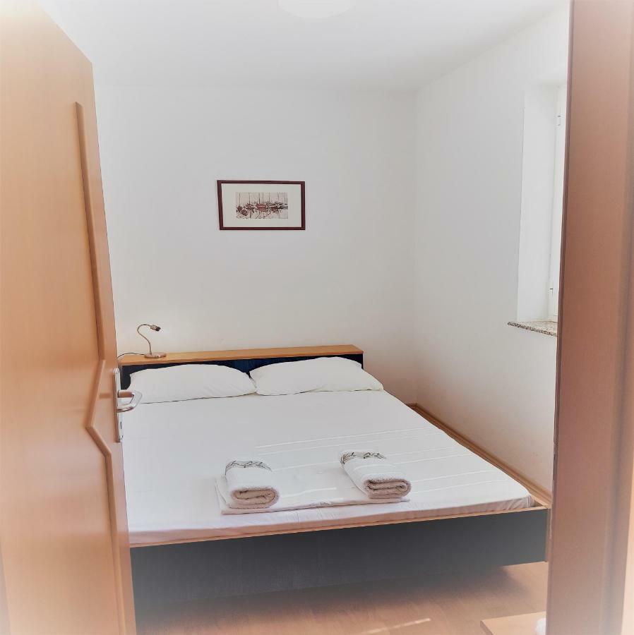 Apartments Vrtlici Stara Novalja Ngoại thất bức ảnh