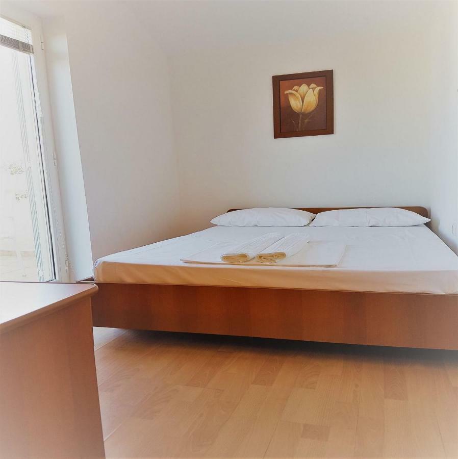 Apartments Vrtlici Stara Novalja Ngoại thất bức ảnh